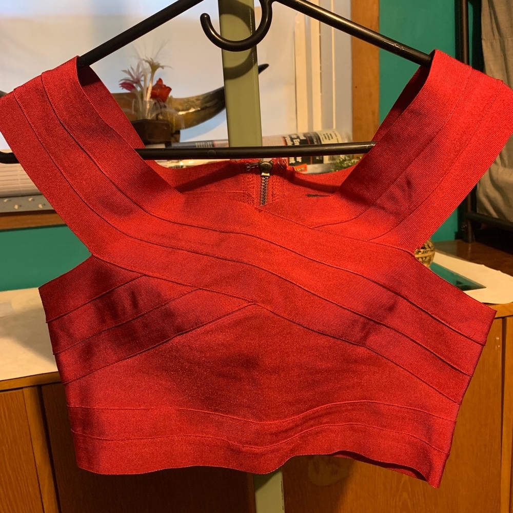 Red, spandex-like gorgeous crop top